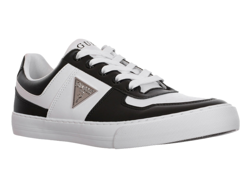 Tenis Guess modelo GM Minsk en colores blanco y negro con suela blanca y logotipo metálico lateral.