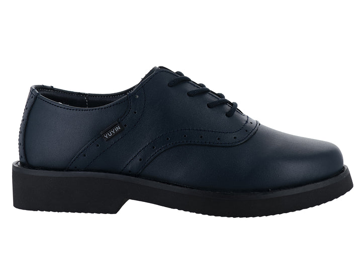 Zapato escolar color marino para niño con cordones y suela negra.