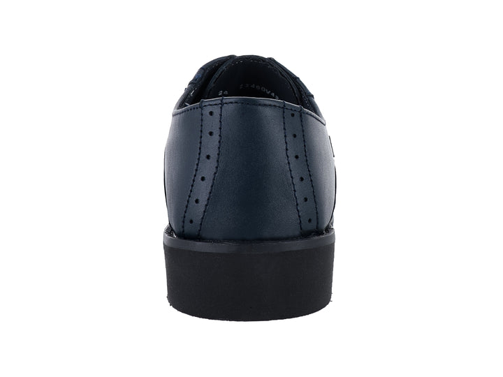 Zapato escolar color marino para niño con cordones y suela negra.