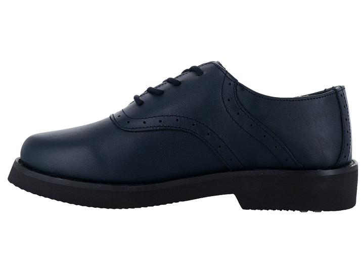 Zapato escolar color marino para niño con cordones y suela negra.