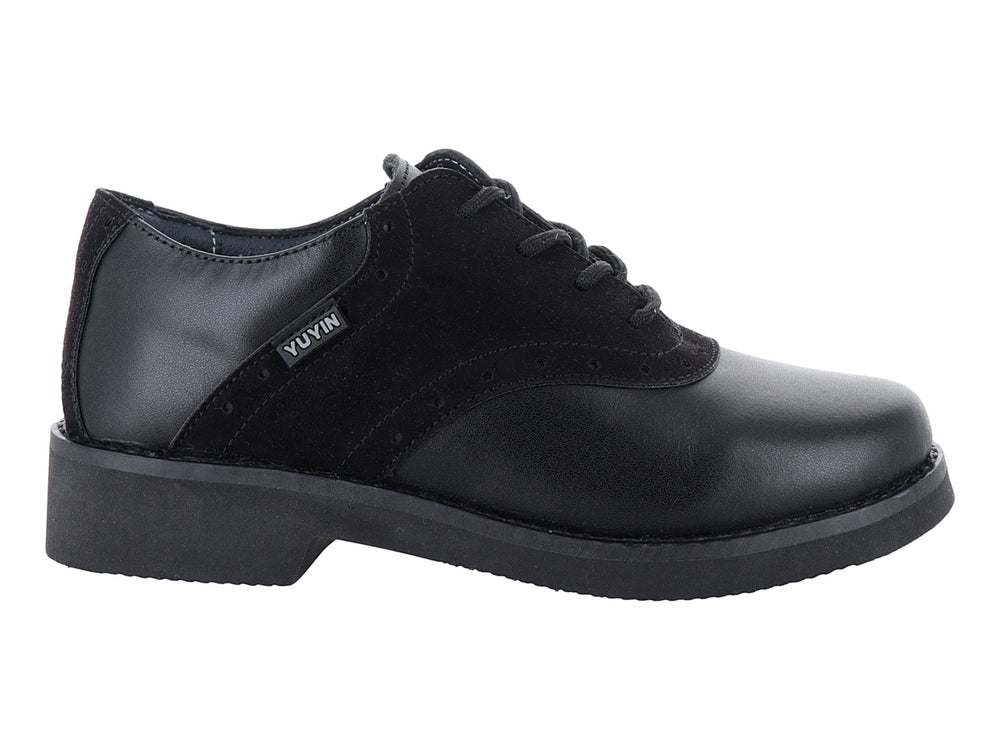 Zapato infantil negro YUYIN con combinación de texturas napa y nobuck y cierre de agujetas.