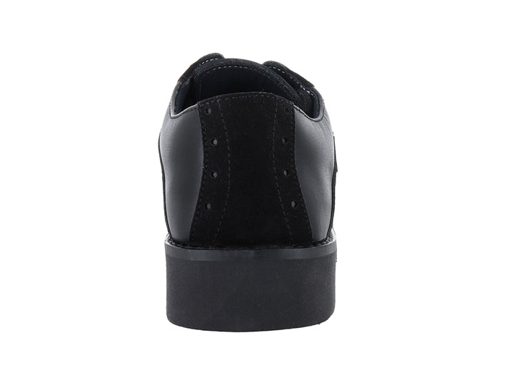 Zapato infantil YUYIN color negro con combinación de texturas napa y nubuck, cierre de cordones y suela robusta.