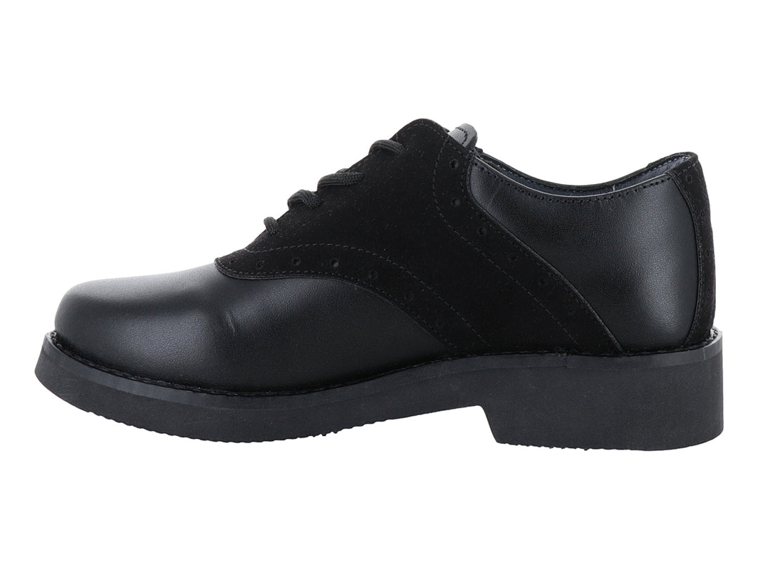 Zapato infantil YUYIN color negro con combinación de texturas napa y nubuck, cierre de cordones y suela robusta.