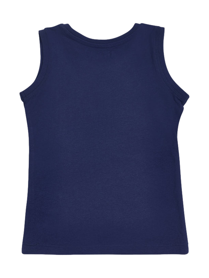 Camiseta sin mangas azul marino para niños con estampado de balón de basquetbol colorido y texto GO FURTHER.