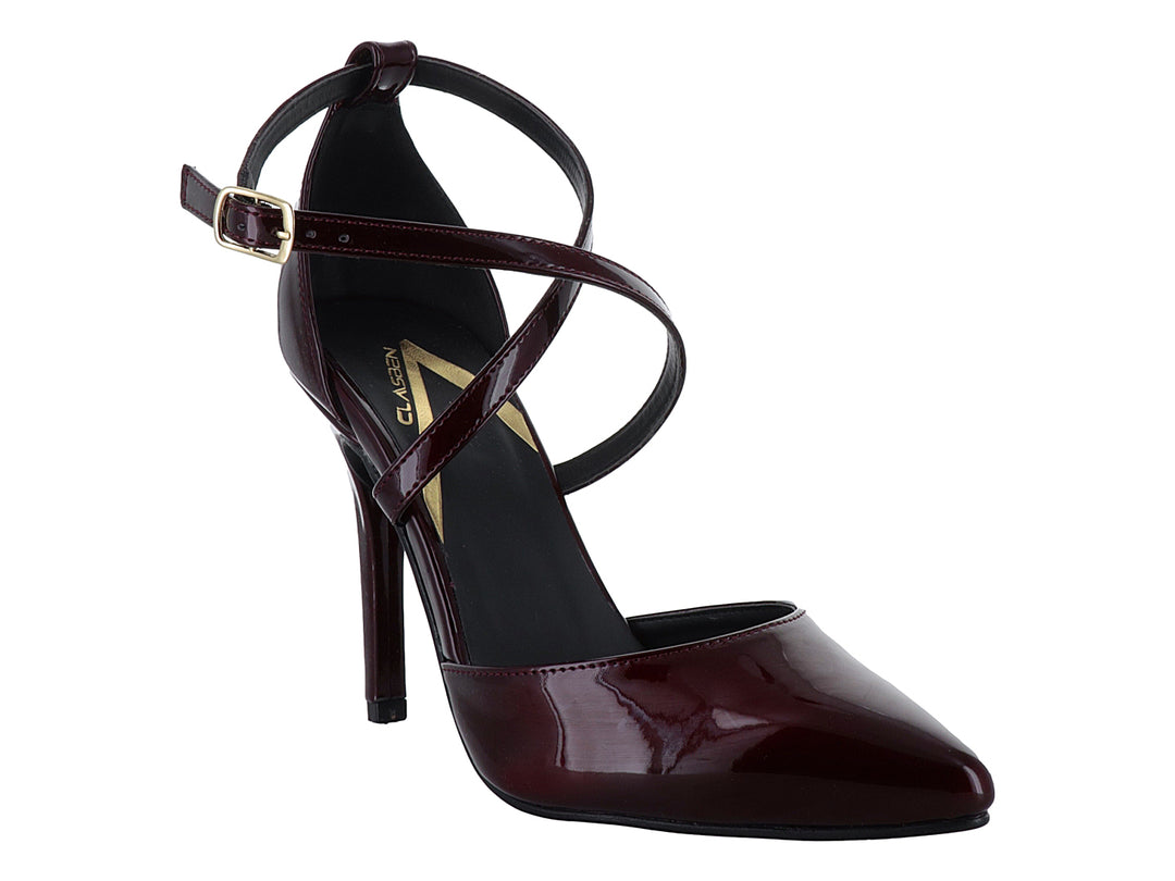 Zapatilla de tacón alto color vino con acabado brillante y tiras cruzadas al tobillo.