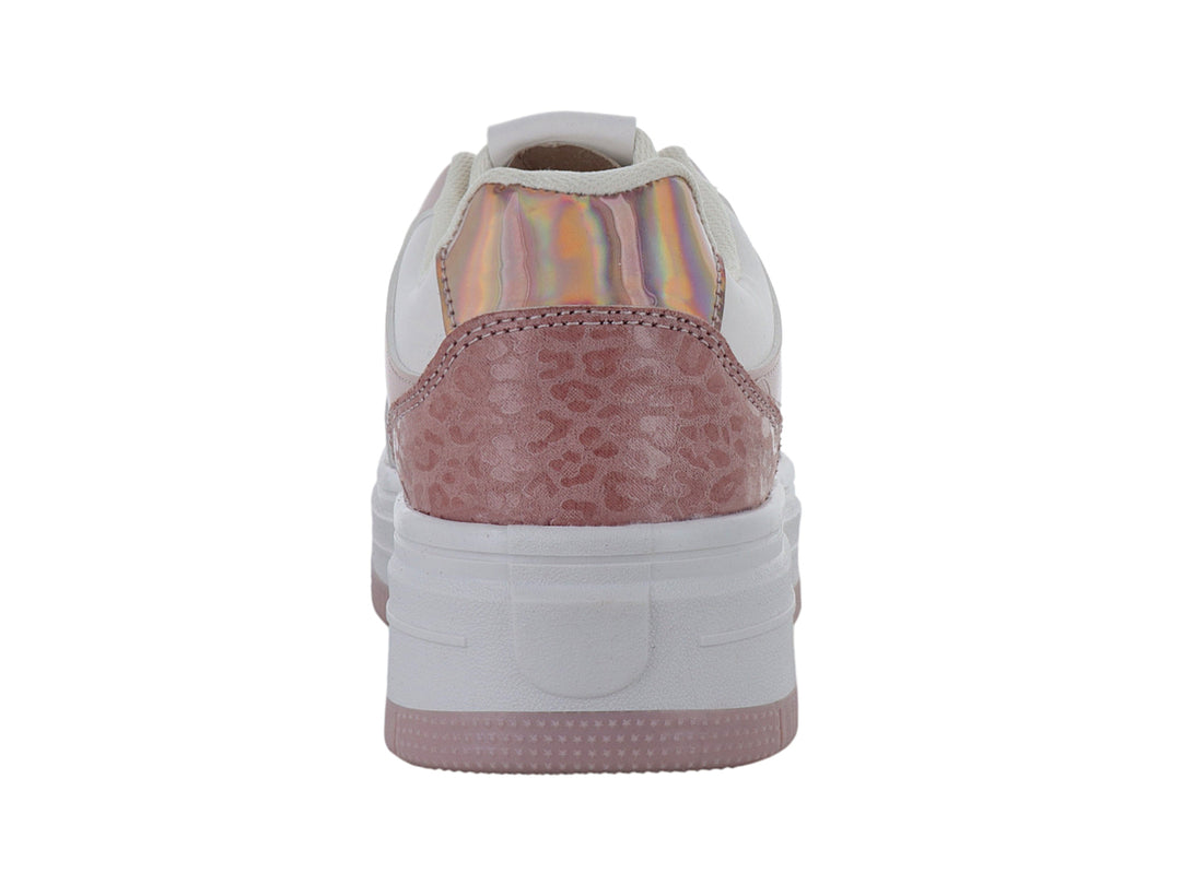 Tenis de plataforma marca Clasben en color blanco y rosa latte con detalles metálicos.