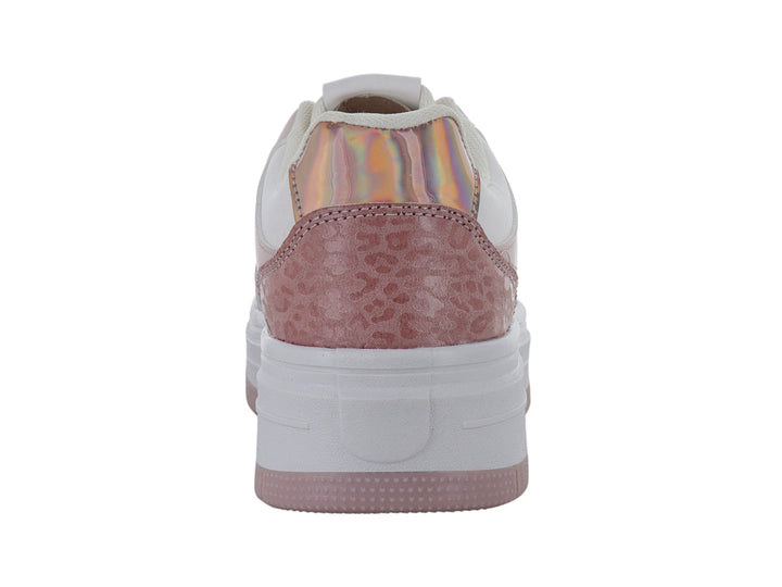 Tenis de plataforma marca Clasben en color blanco y rosa latte con detalles metálicos.