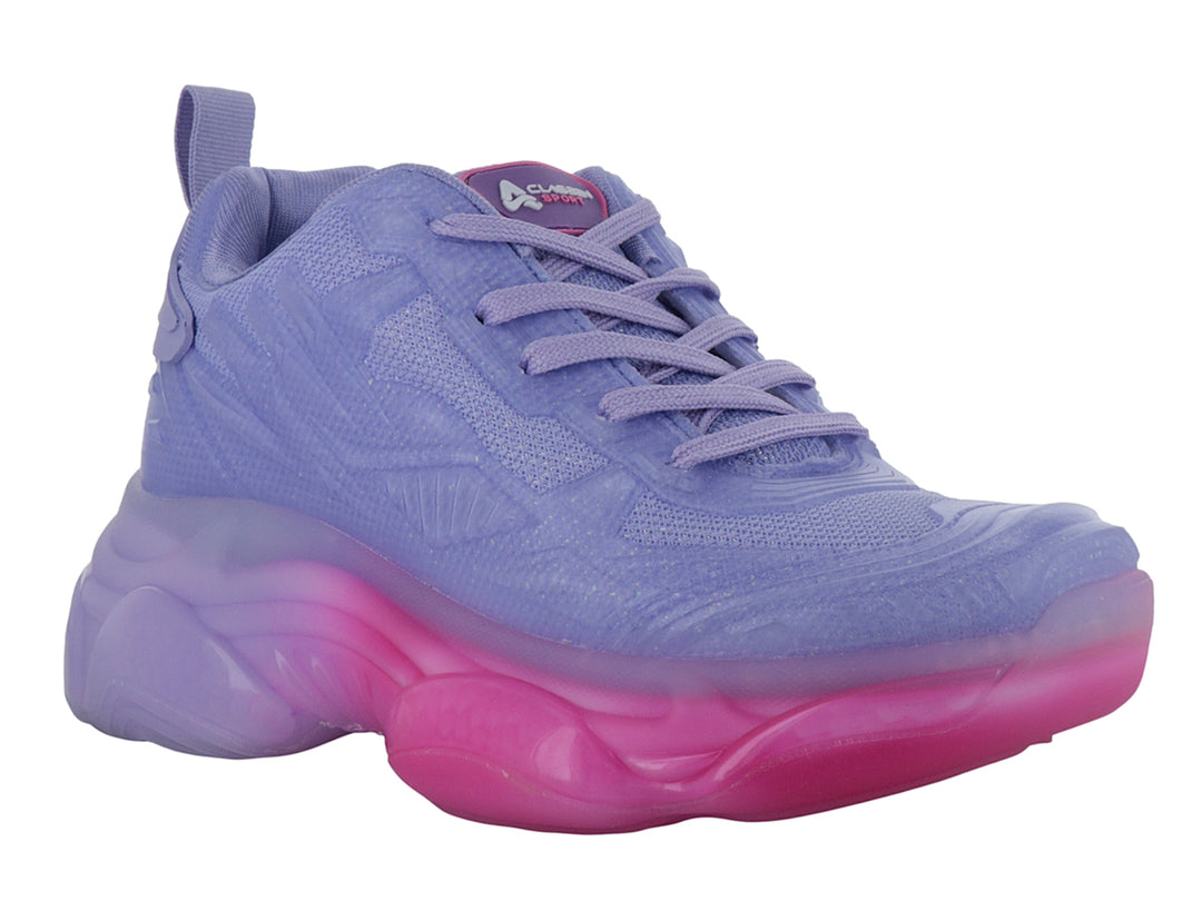 Tenis deportivos morados con suela gruesa en degradado de morado a rosa.
