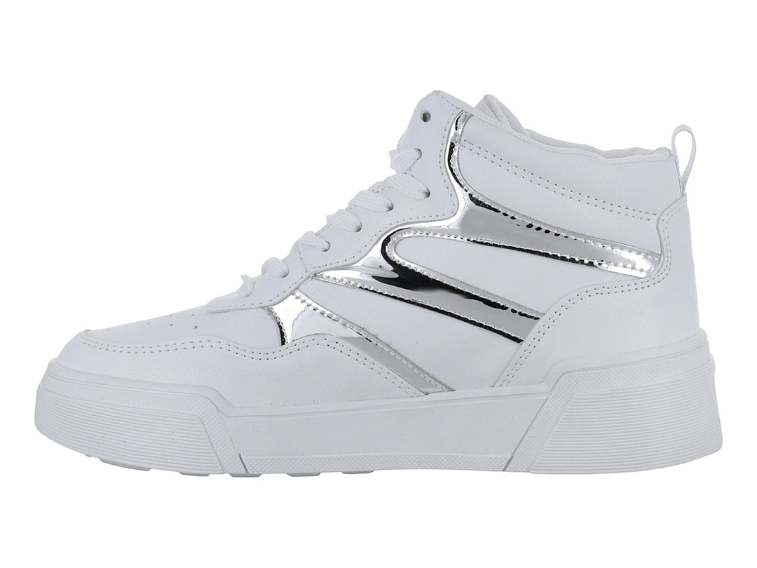 Tenis casuales color blanco con detalles laterales en plata brillante y suela de plataforma blanca.