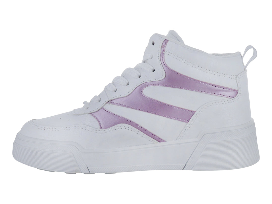 Tenis blancos con detalles en rosa metálico y suela gruesa blanca.