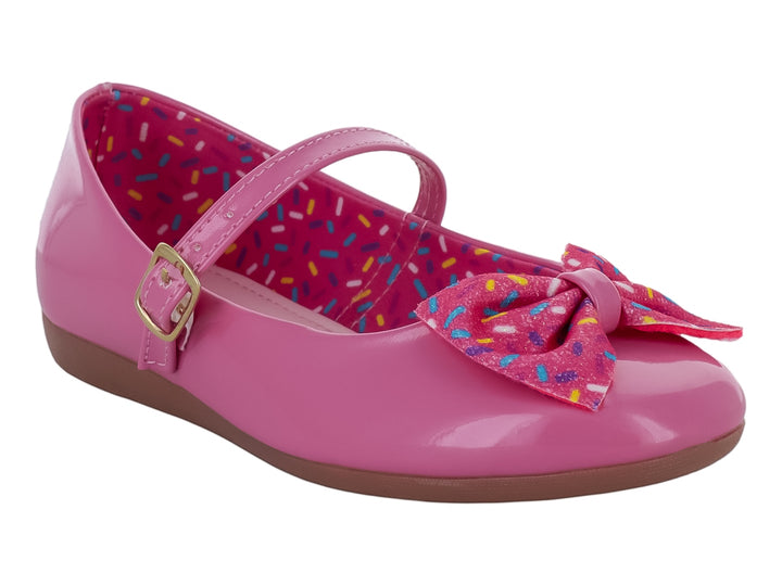 Zapato plano fucsia brillante para niña con moño decorativo y correa ajustable.