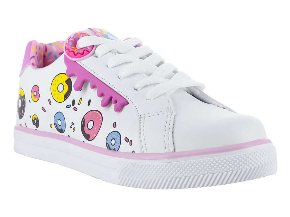 Tenis blancos para niña con estampado de donas coloridas y detalles en rosa.