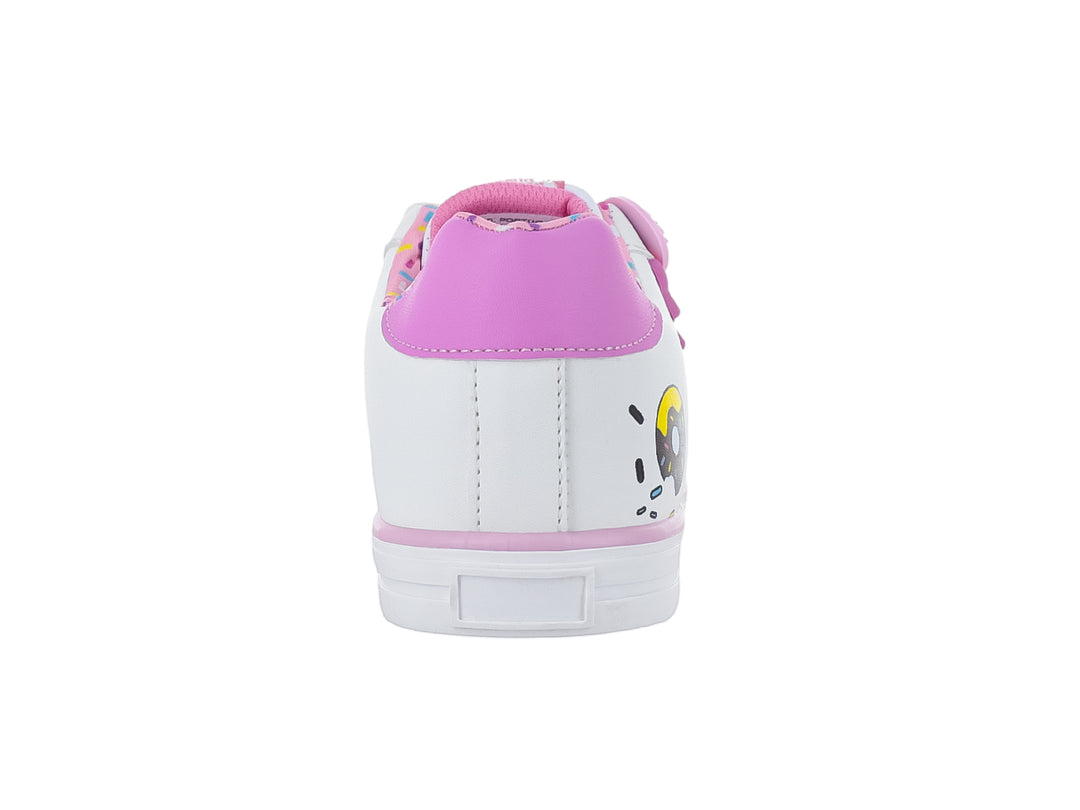 Tenis blancos para niña con estampado de donas coloridas y detalles en rosa.