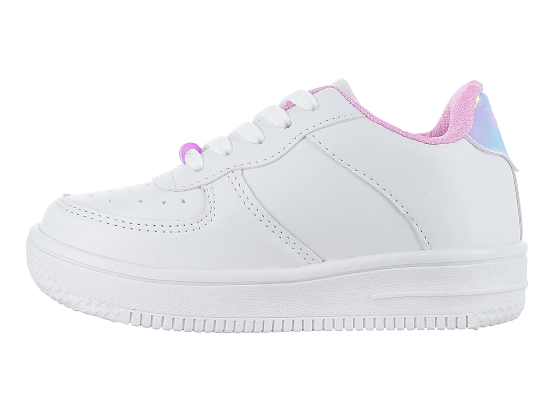 Tenis blancos para niña con parche de unicornio y cuentas coloridas decorativas.
