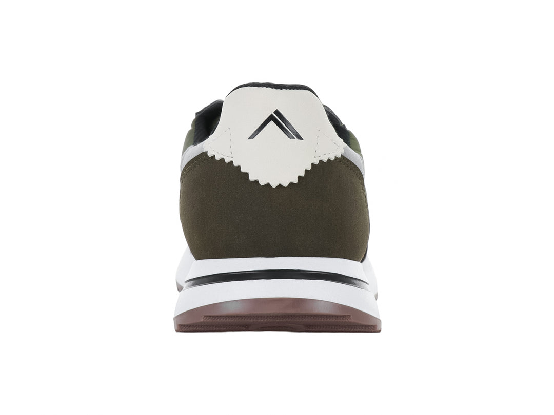 Tenis infantiles color verde con detalles en blanco y suela blanca.