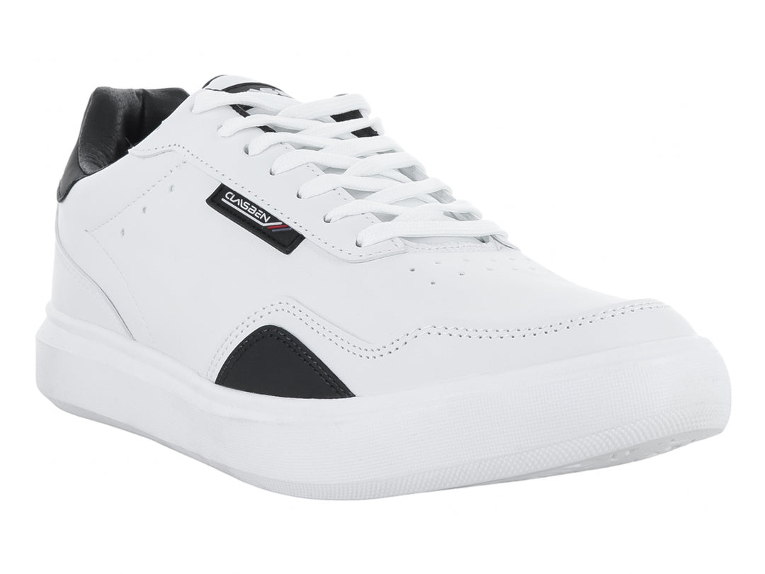 Tenis casuales color blanco con detalles en negro y suela blanca de la marca Clasben.