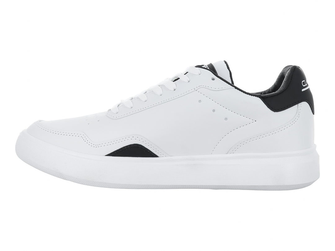 Tenis casuales color blanco con detalles en negro y suela blanca de la marca Clasben.