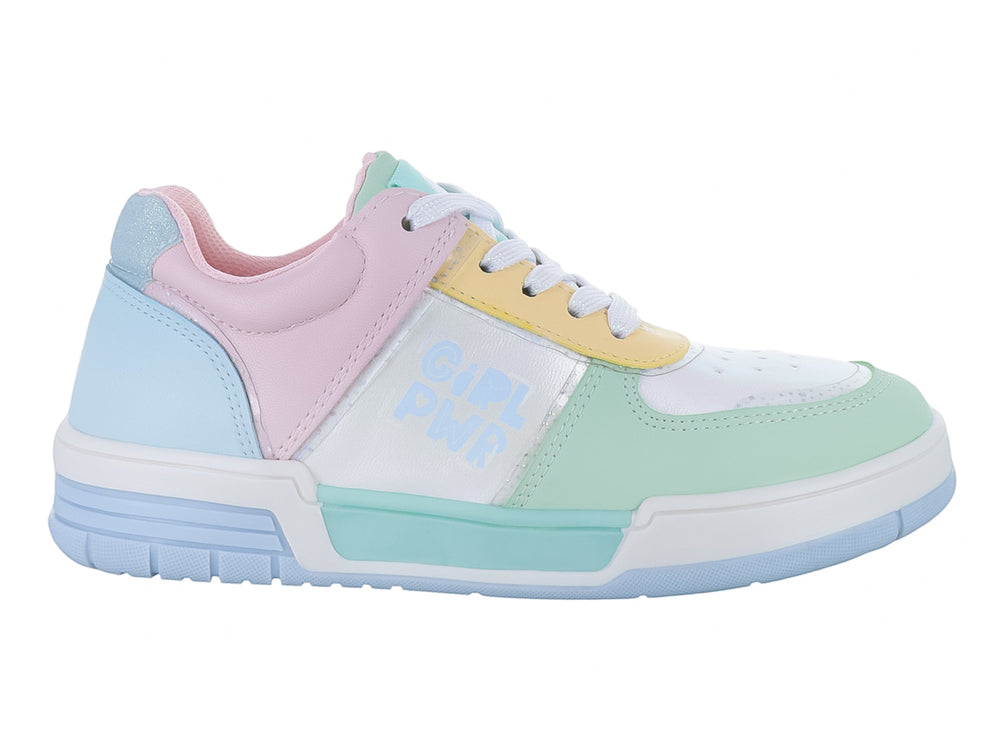 Tenis deportivos infantiles multicolor con suela blanca y detalles en colores pastel.