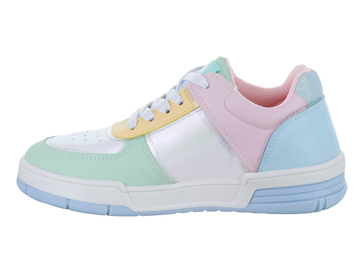 Tenis deportivos infantiles multicolor con suela blanca y detalles en colores pastel.