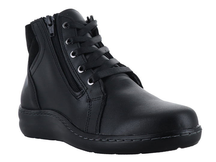 Botín negro con cordones y cierre lateral.