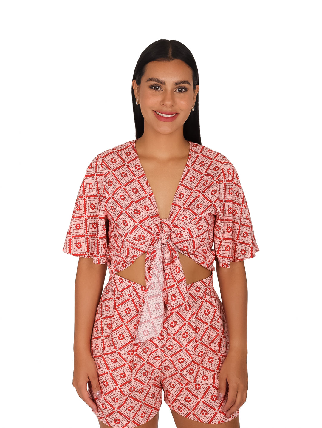 Blusa roja y blanca estampada con manga corta y nudo frontal.