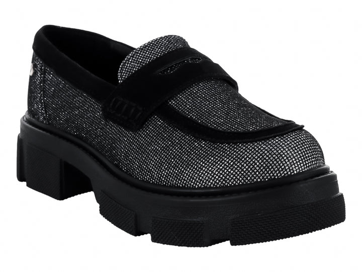 Zapato mocasín para Niño en color plata brillante con suela de plataforma negra.