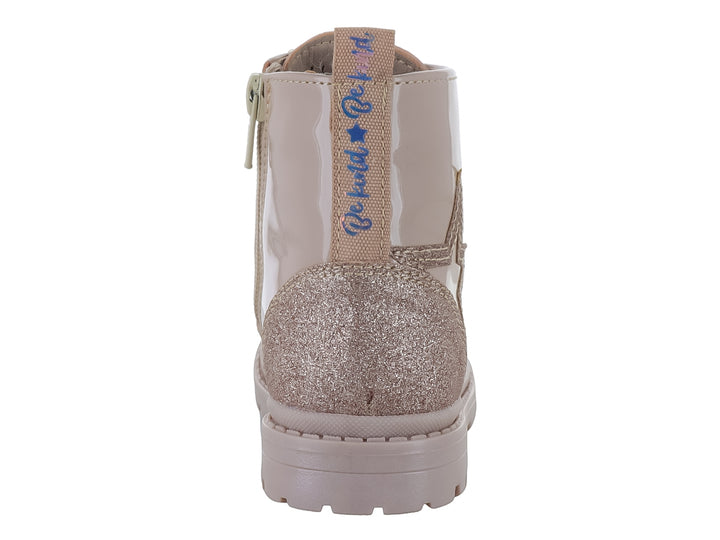Bota infantil color beige brillante con agujetas y detalle de estrella brillante en el costado.