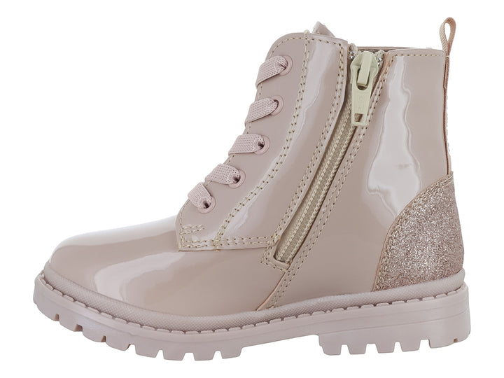 Bota infantil color beige brillante con agujetas y detalle de estrella brillante en el costado.