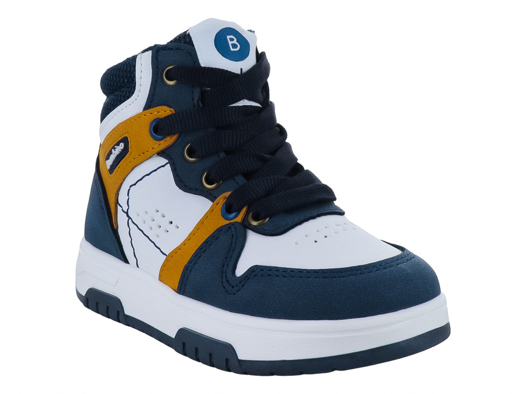 Tenis tipo bota para niño en colores azul marino y blanco con detalles en amarillo.
