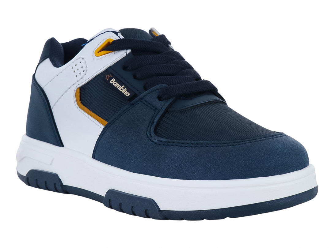 Tenis infantiles color azul marino y blanco con detalles naranjas y suela blanca.