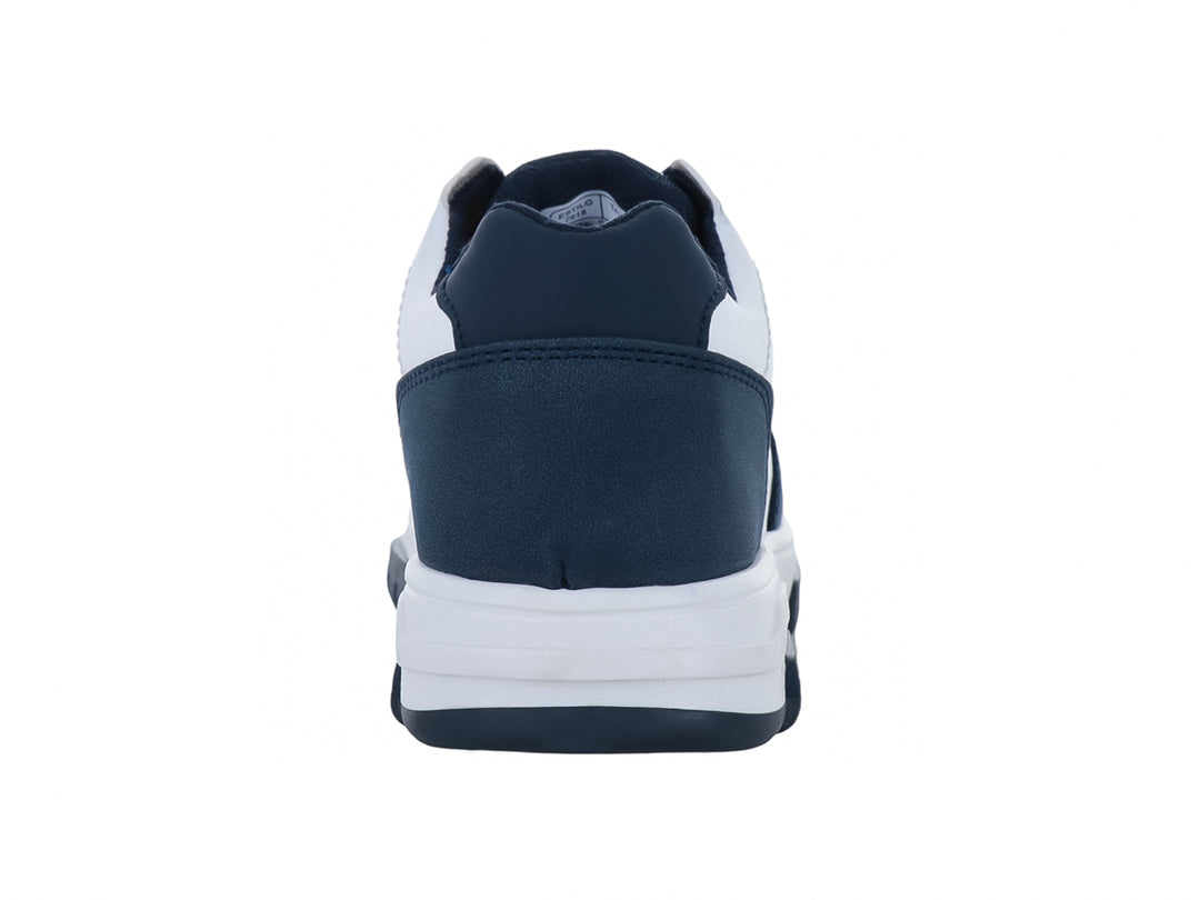 Tenis infantiles color azul marino y blanco con detalles naranjas y suela blanca.