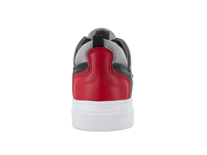 Tenis infantiles en colores blanco, gris y negro con detalles en rojo y suela blanca.