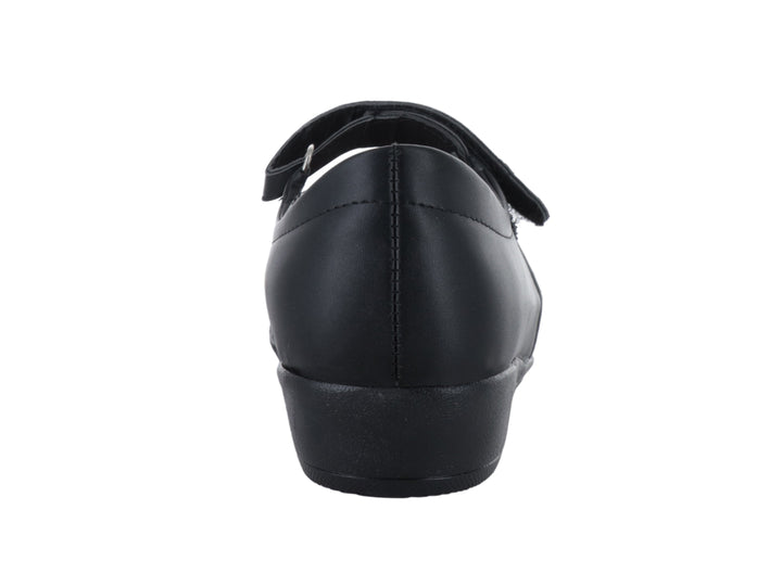 Zapato plano color negro con correa de ajuste en el empeine, estilo escolar para Niña.