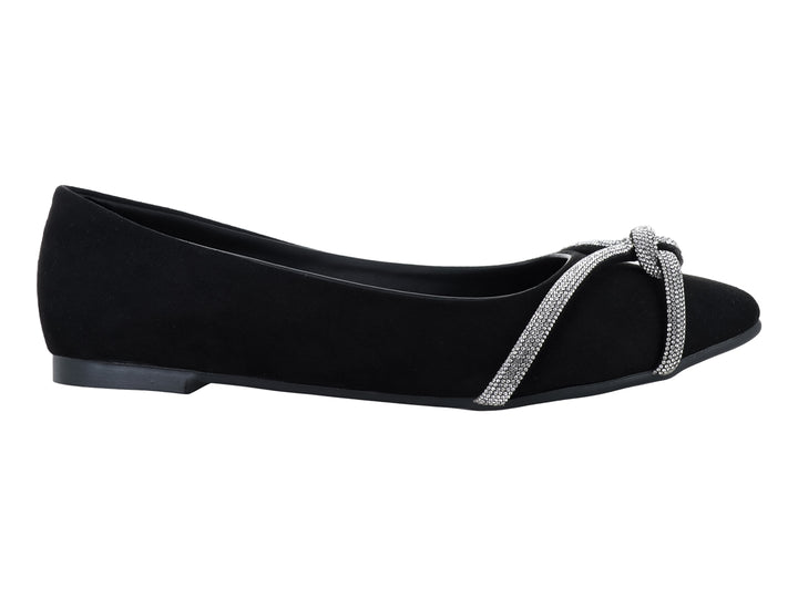 Zapato plano color negro para mujer con detalle de moño decorado con brillantes en la parte frontal.