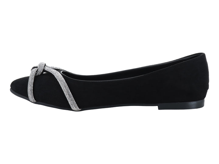 Zapato plano color negro para mujer con detalle de moño decorado con brillantes en la parte frontal.