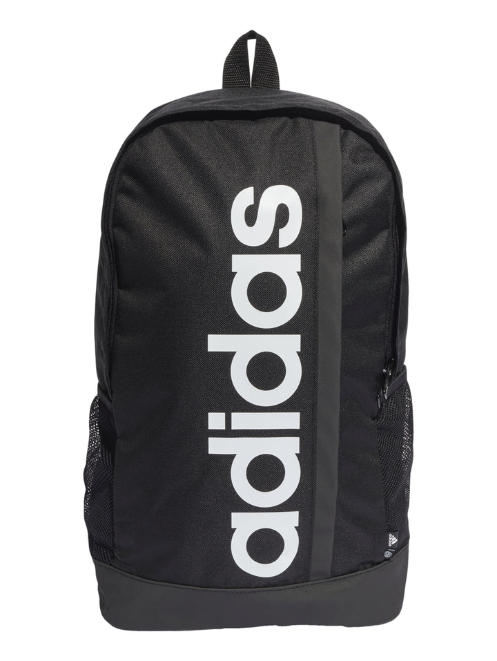 Mochila Adidas color negro con logotipo lineal blanco en el centro y bolsillos laterales de malla.