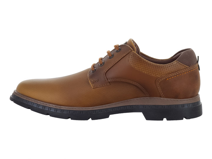 Zapato casual color marrón sepia con cordones y suela negra.