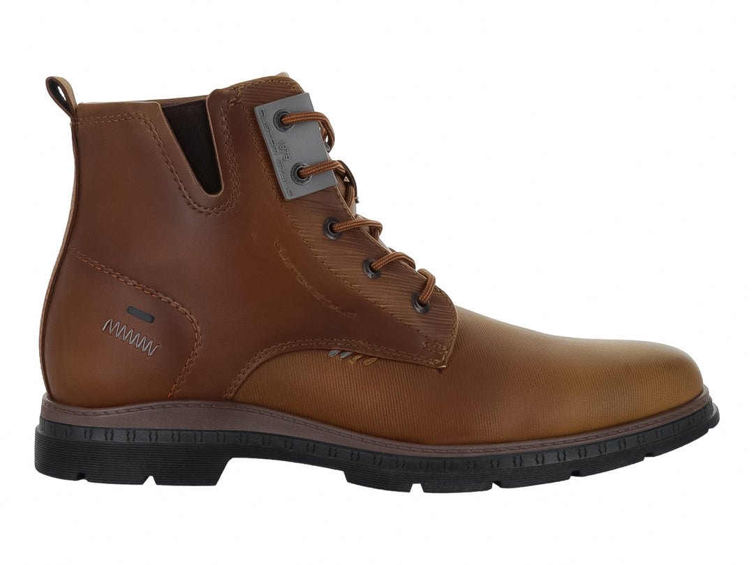 Bota casual Custom Style modelo Zurich en color sepia con suela negra y cierre de cordones.
