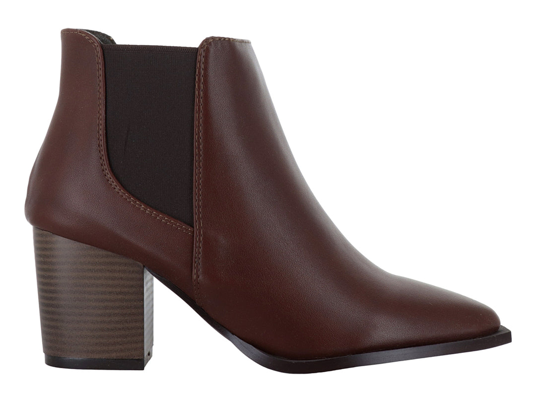 Botín color madera con tacón cuadrado y panel lateral elástico negro para mujer.