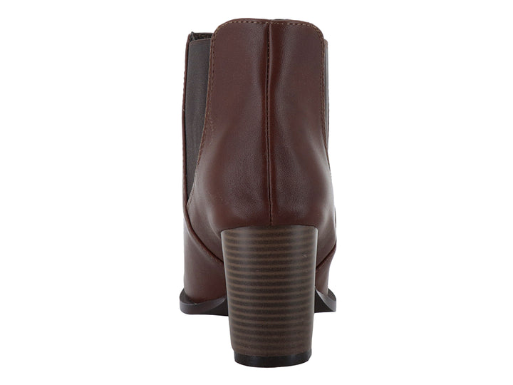 Botín color madera con tacón cuadrado y panel lateral elástico negro para mujer.
