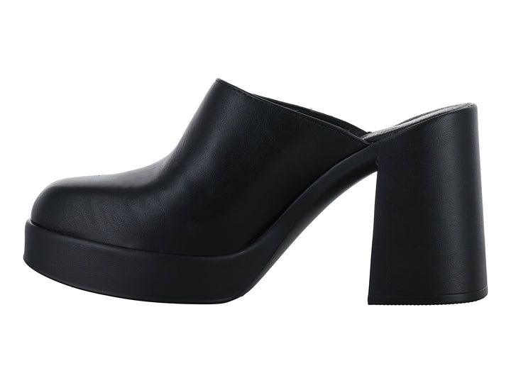 Zapatilla tipo mule color negro con plataforma alta y tacón grueso cuadrado.