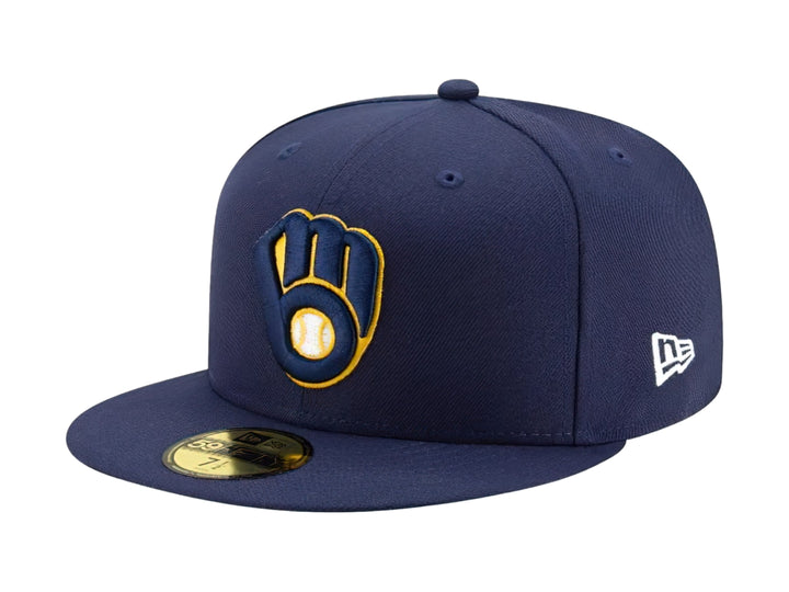 Gorra New Era azul marino con logo bordado en amarillo y blanco en el frente y visera plana.