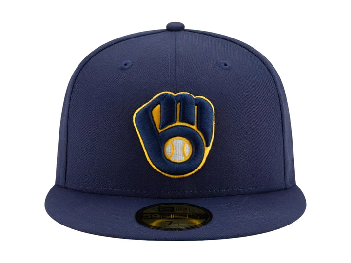 Gorra New Era azul marino con logo bordado en amarillo y blanco en el frente y visera plana.
