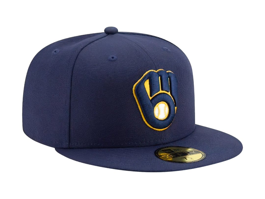 Gorra New Era azul marino con logo bordado en amarillo y blanco en el frente y visera plana.
