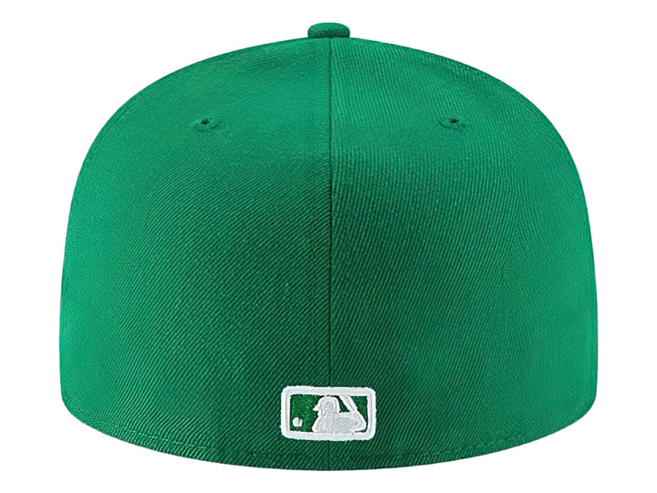 Gorra de béisbol New Era color verde con logotipo blanco bordado al frente y visera plana.