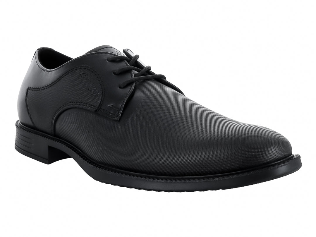 Zapato formal negro para hombre con cordones y acabado mate.