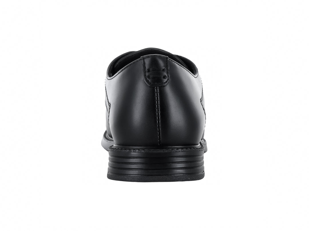 Zapato formal negro para hombre con cordones y acabado mate.