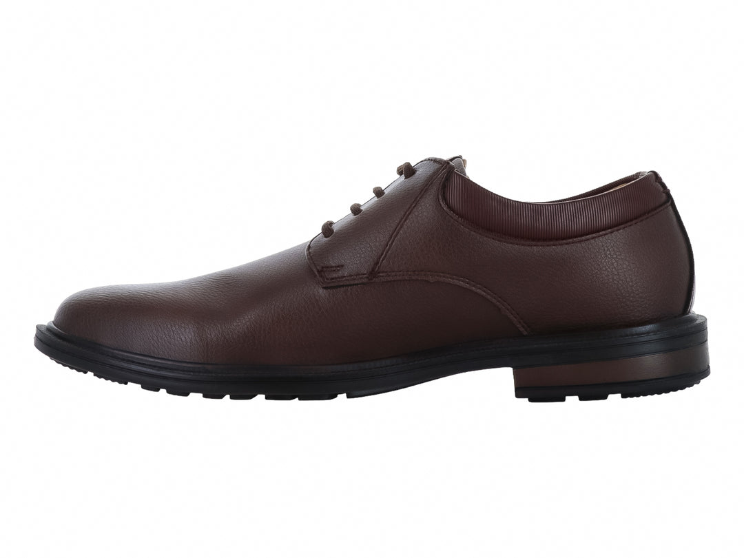 Zapato casual para hombre de cuero color canela con cordones y suela negra.