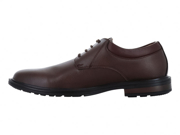 Zapato casual para hombre de cuero color canela con cordones y suela negra.