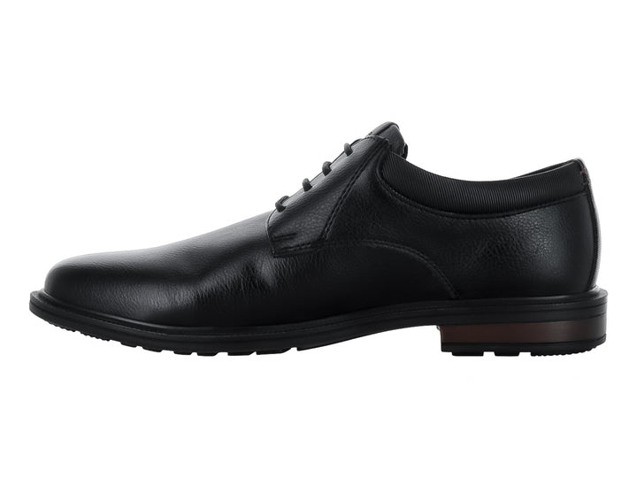 Zapato formal negro de cuero con cordones y suela oscura.